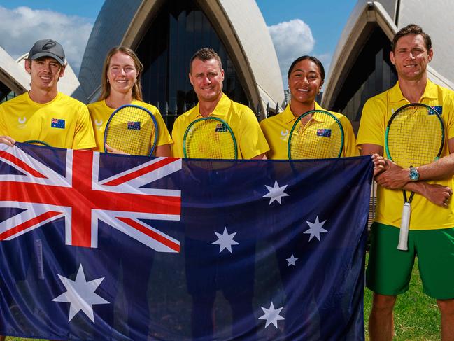 Daily Telegraph. 30, December, 2024.The United Cup, TEAM AUSTRALIAÃs Omar Jasika, Ellen Perez, Alex de Minaur, Olivia Gadecki, Lleyton Hewitt, Destanee Aiava and Matthew Ebden, at?Bennelong Lawn, Sydney, today.Picture: Justin Lloyd.