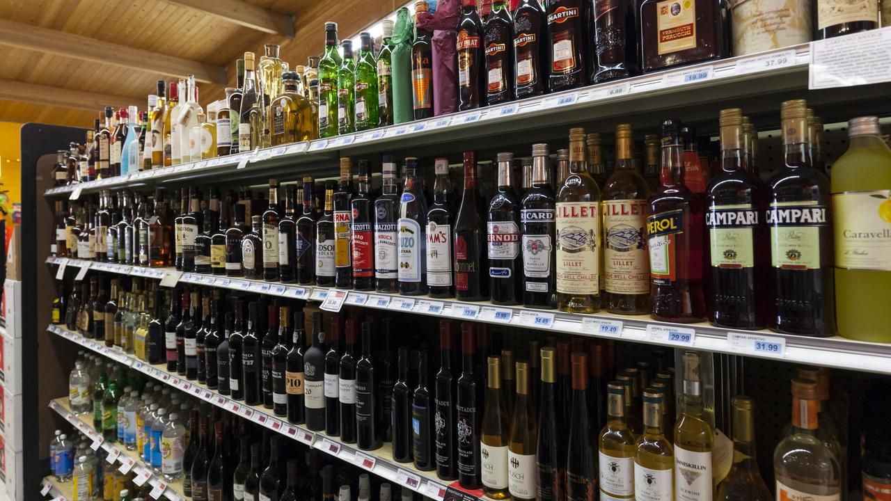 Teenage gang charged over bottlo theft