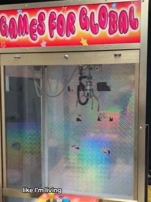 Katie Clark purchase the claw machine off Facebook marketplace. Picture: @clarkatie/TikTok