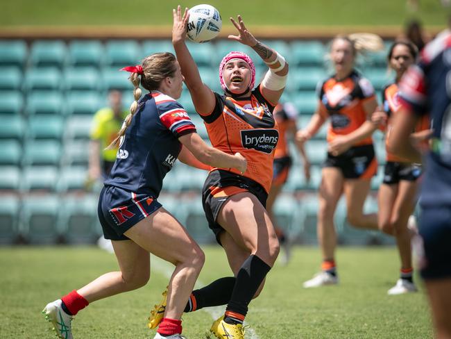 Claudia Brown gathers the ball in. Picture: Julian Andrews