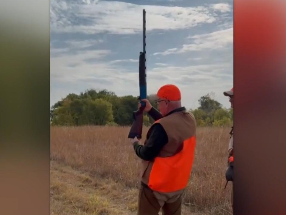 Tim Walz handles gun during hunting trip like an object from ‘outer space’