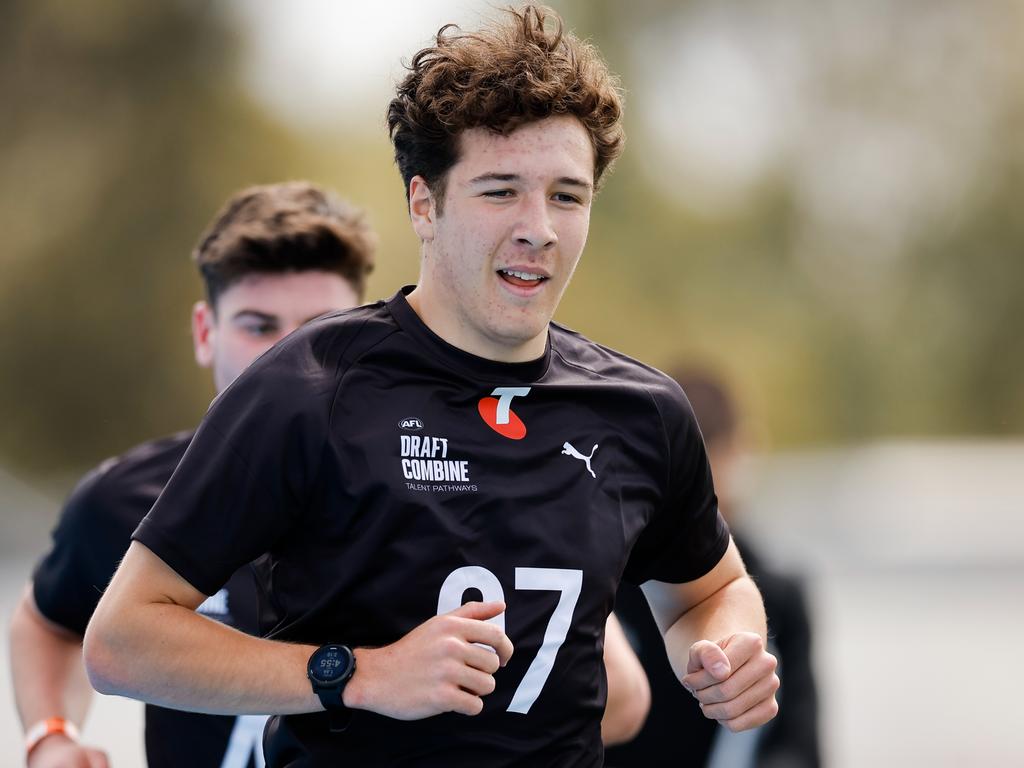 Patrick Retschko runs the 2km time trial. Picture: Dylan Burns/AFL Photos