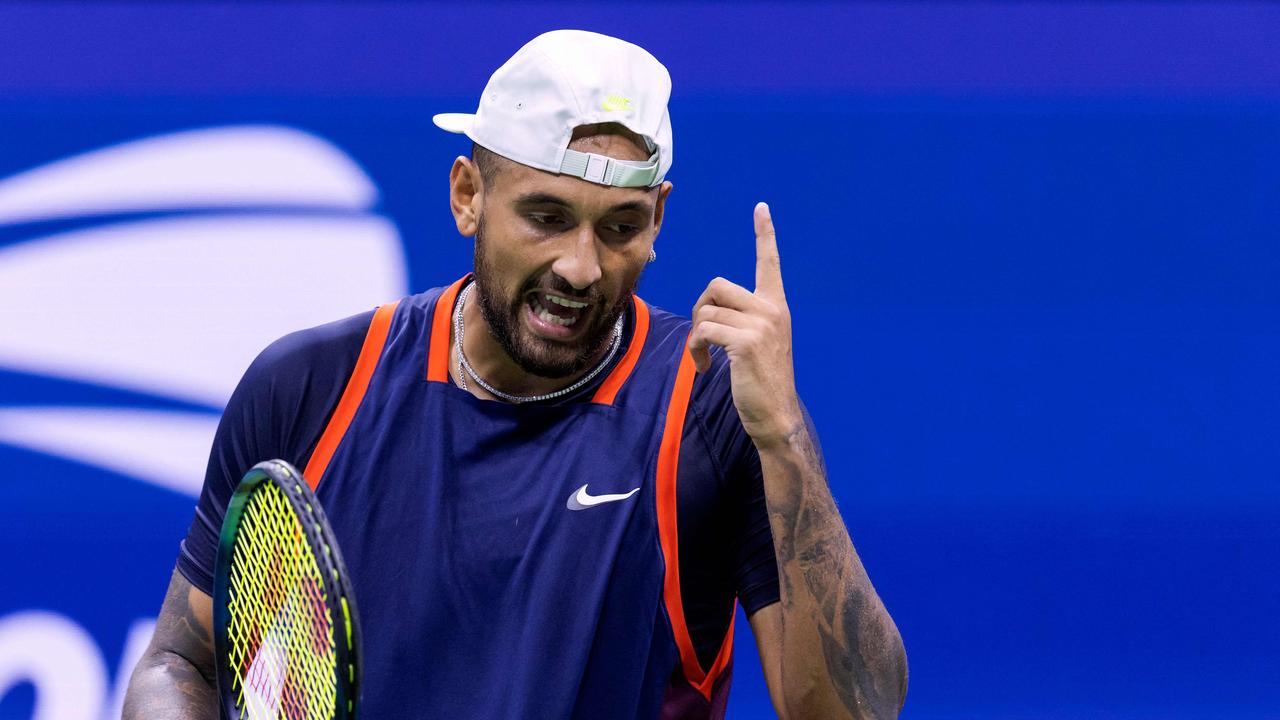 US Open 2022, Nick Kyrgios vs Benjamin Bonzi, scores en direct, mises à jour, crachats, arbitre de chaise, foule fumant de la marijuana, box des joueurs