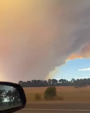 Firefighters Battle Large Bushfire Threatening Properties in Victoria