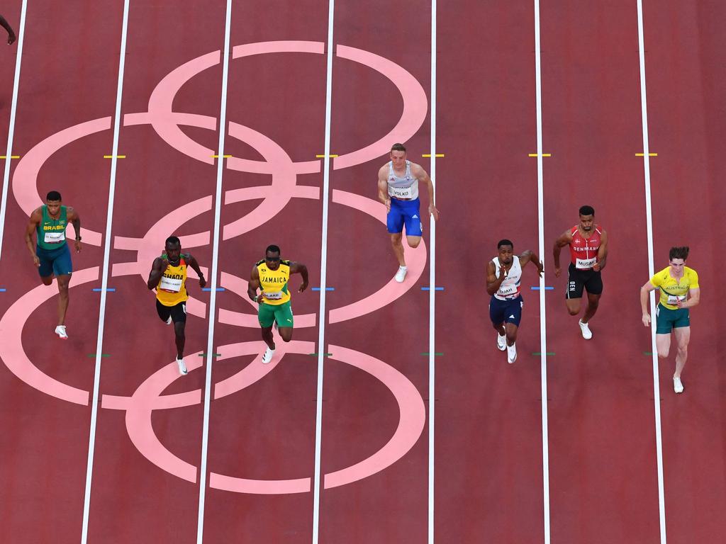 Browning (far right) ran beautifully on Saturday. (Photo by Antonin Thuillier / AFP).