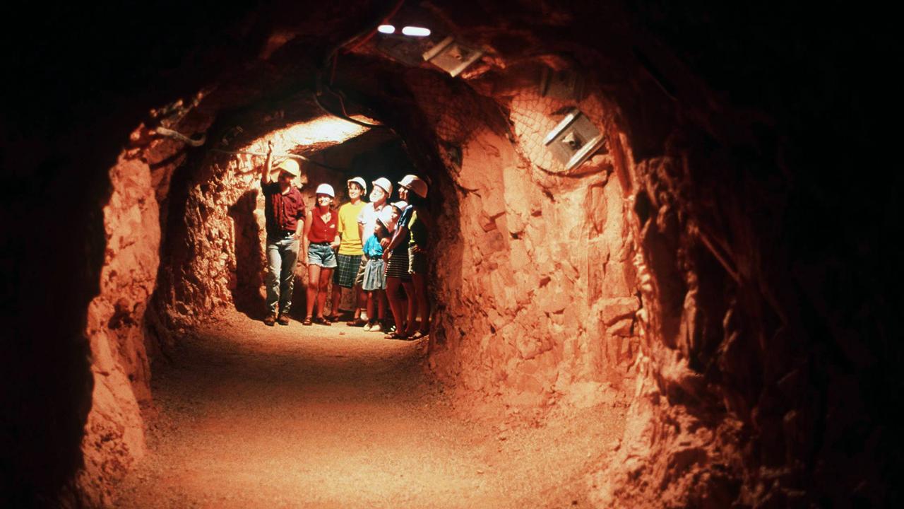21Sep97 Battery Hill mine at Tennant Creek. /Mines