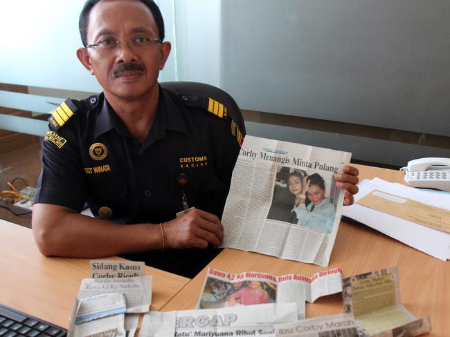 I Gusti Ngurah Winata has kept a scrapbook of newspaper coverage of the Corby case.