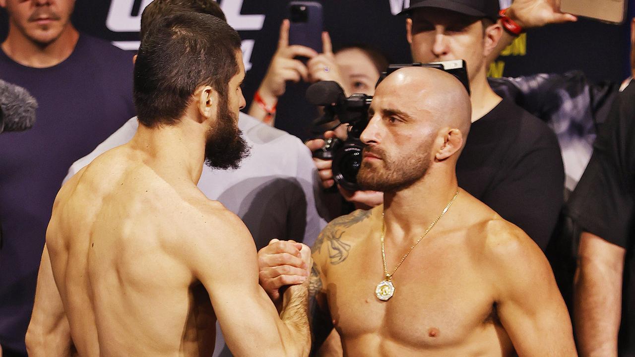 WEEKEND TELEGRAPHS - 11/2/23 MUST CHECK WITH PIC EDITOR JEFF DARMANIN BEFORE PUBLISHING - UFC 284 ceremonial weigh ins any the RAC Arena in Perth. UFC Lightweight champion Islam Makhachev on left and UFC Featherweight champion Alexander Volkanovski on right pictured. Picture: Sam Ruttyn