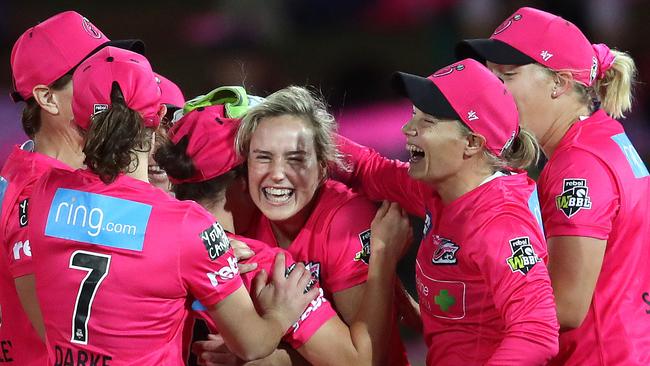 Sixers star Ellyse Perry celebrates taking the wicket of Thunder's Rachel Priest. Picture: Phil Hillyard