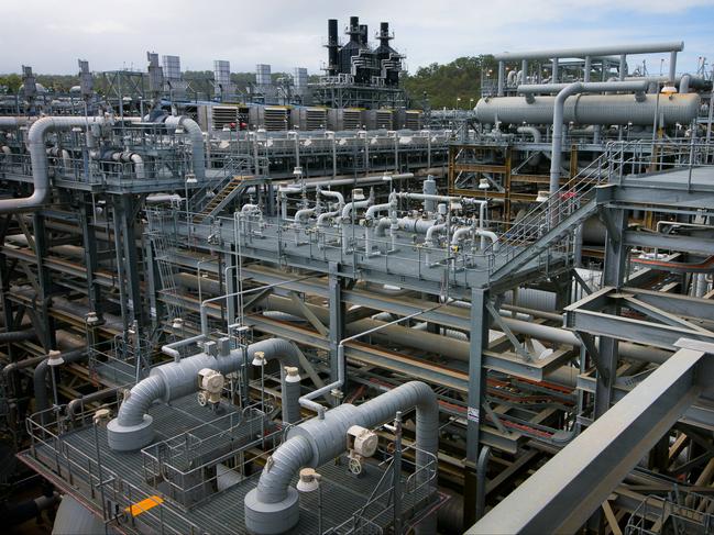 A plant stands at the Queensland Curtis Liquefied Natural Gas (QCLNG) project site, operated by QGC Pty, a unit of Royal Dutch Shell Plc, in Gladstone, Australia, on Wednesday, June 15, 2016. Gas from more than 2,500 wells travels hundreds of miles by pipeline to the project, where it's chilled and pumped into 10-story-high tanks before being loaded onto massive ships. Photographer: Patrick Hamilton/Bloomberg