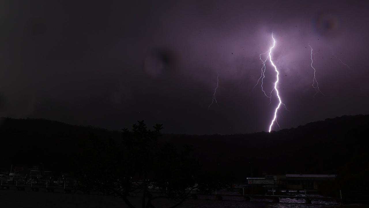 200k lightning strikes hit state in one day