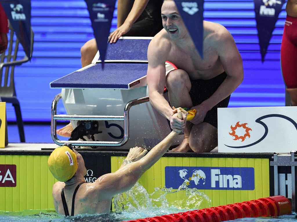 Cate Campbell and Matthew Wilson celebrate. (Photo by Oli SCARFF / AFP)