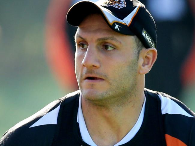 Robbie Farah passes during Wests Tigers training at Concord Oval,Concord.Picture Gregg Porteous