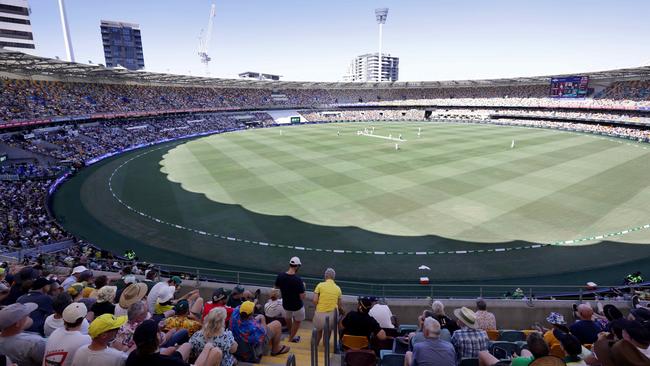 The sun bakes the Gabba. Photo Steve Pohlner