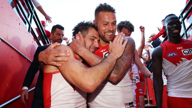 Lance Franklin of the Swans embraces Josh Kennedy.