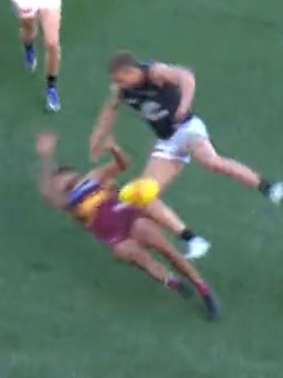 Brisban Lion Callum ah Chee is knocked out by Carlton Patrick Cripps in 2022. Picture: Channel 7