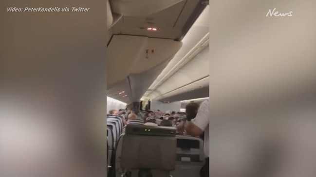 Passenger meltdown on United flight from San Francisco to Chicago ...