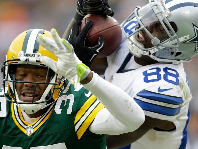 GREEN BAY, WI - JANUARY 11: Dez Bryant #88 of the Dallas Cowboys attempts a catch over Sam Shields #37 of the Green Bay Packers during the 2015 NFC Divisional Playoff game at Lambeau Field on January 11, 2015 in Green Bay, Wisconsin. Initially ruled a catch, the call was reversed upon review. Mike McGinnis/Getty Images/AFP == FOR NEWSPAPERS, INTERNET, TELCOS & TELEVISION USE ONLY ==