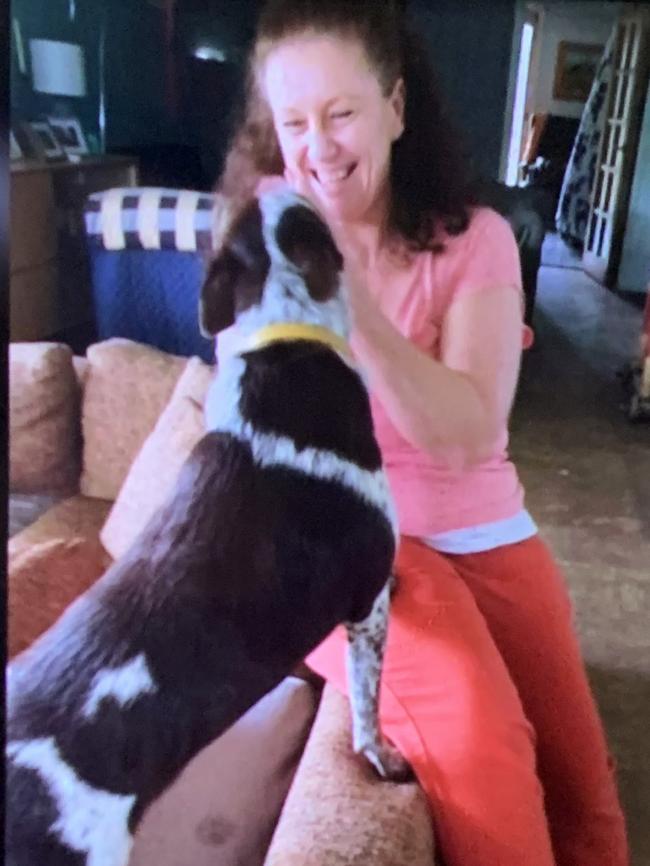 Kathleen Folbigg was shown playing with Tracy Chapman’s dog on Monday afternoon. Picture: 7 News