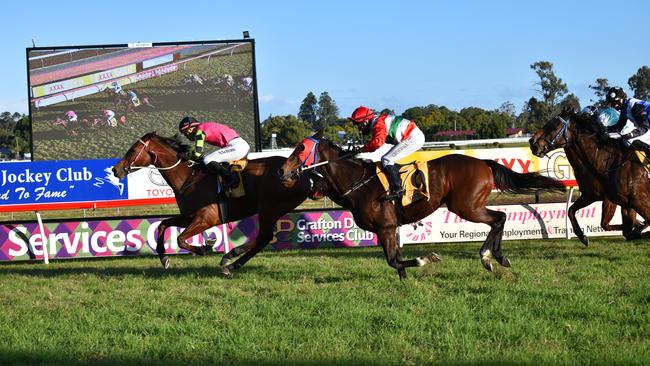 Boyles, ridden by Allan Chau and trained by Scott Henley, charges home to victory in the final feature race of the 2021 July Carnival, the Maclean Bowling Club Maclean Cup, on Sunday, 11th July, 2021.