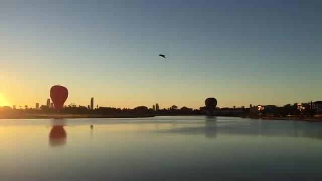 Gold Coast Hot Air balloon's water landing. VIDEO: 92.5 Gold FM