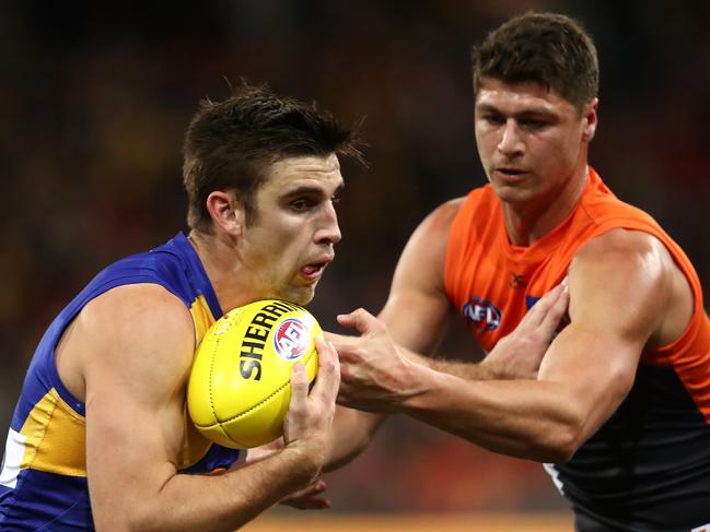 SYDNEY, AUSTRALIA - SEPTEMBER 16: Elliot Yeo of the Eagles is tackled during the AFL First Semi Final match between the Greater Western Sydney Giants and the West Coast Eagles at Spotless Stadium on September 16, 2017 in Sydney, Australia.  (Photo by Cameron Spencer/Getty Images)