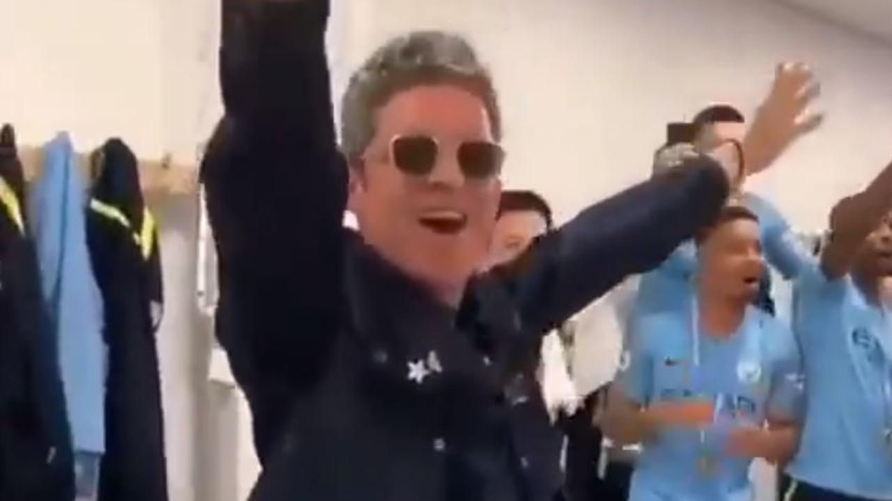 Noel Gallagher belts out wonderwall in the City changing room