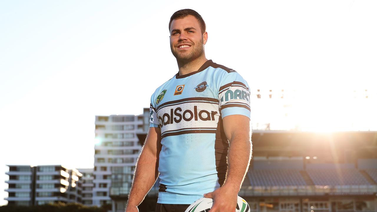 Wade Graham has re-signed with the Sharks.