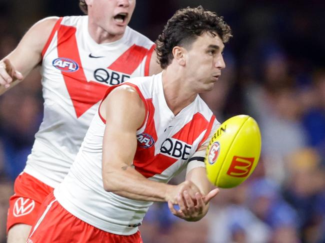 BRISBANE, AUSTRALIA - JUNE 16: Sam Wicks of the Swans handpasses the ball during the 2023 AFL Round 14 match between the Brisbane Lions and the Sydney Swans at the Gabba on June 16, 2023 in Brisbane, Australia. (Photo by Russell Freeman/AFL Photos via Getty Images)