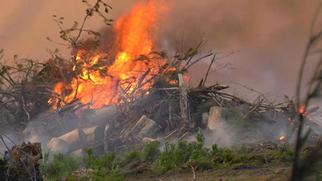 Parawa bushfire: 120 firefighters battling huge blaze | The Advertiser