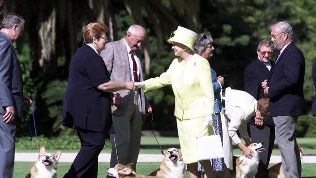 The Queen Elizabeth meets corgi breeders at Adelaide’s Government House in 2002. (Brett Hartwig).