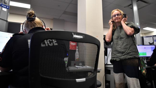 NT coroner Elisabeth Armitage tours the Joint Emergency Services Communication Centre (JESCC) to see how triple-0 calls are taken and dispatched to police.