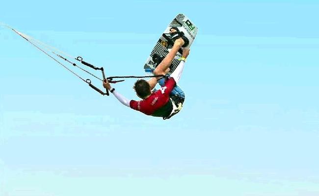 ANDY Yates’s dreams of back-to-back world titles have been crushed after the Bokarina kiteboarder underwent a shoulder reconstruction.