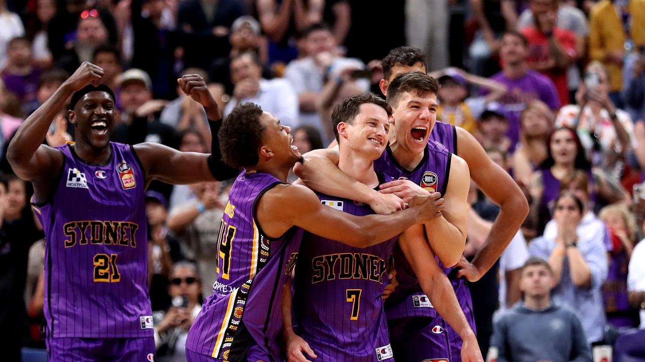 S.E. Melbourne Phoenix vs Sydney Kings - John Cain Arena