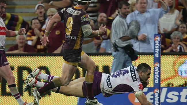 Greg Inglis dives over to score the winning try for the Storm.