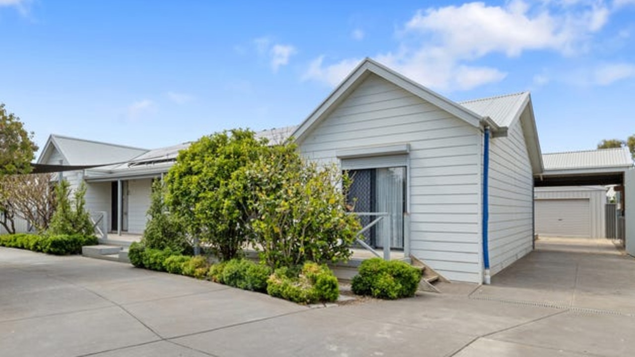 New rental listings in Aldinga Beach soared, with <a href="https://www.realestate.com.au/property-house-sa-aldinga+beach-440547760">280 Aldringa Beach Road </a>asking $800pw in rent.