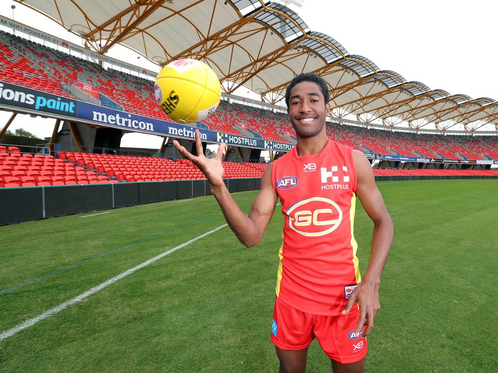 Papua New Guinea footballer Hewago Oea edging closer to AFL dream with