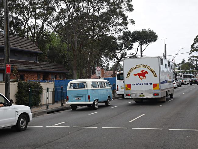 The RMS has made Frenchs Forest Rd one way westbound causing traffic chaos. Picture: Adam Yip.