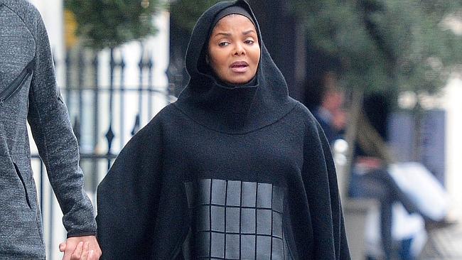 Janet Jackson hides baby bump under Islamic style dress | Pics