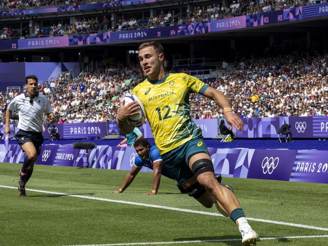 PARIS, FRANCE - JULY 24: Nathan Lawson of the Australia Men's National Team scores a try in a Pool B match against Samoa during day 1 of the Olympic Games Paris 2024 at Stade de France on July 24, 2024 in Paris, France. (Photo by Alex Ho/ISI Photos/Getty Images)