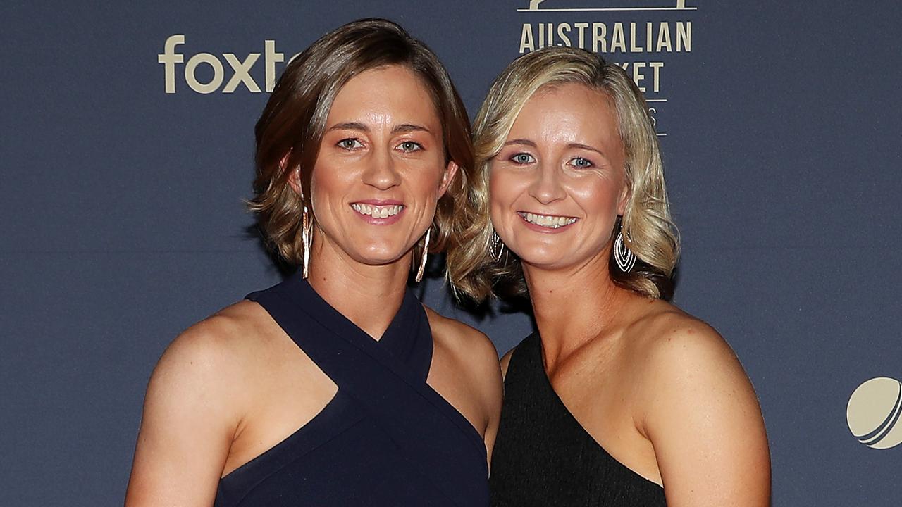 Rachael Haynes and partner Leah Poulton at the 2020 Cricket Australia Awards. Photo by Graham Denholm/Getty Images