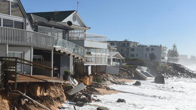 High tide begins to impact on damaged beachfront homes along Pittwater Rd at Collaroy. Picture: Dean Lewins