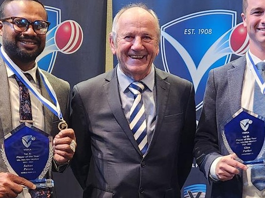 VSDCA president Phil O'Meara (centre) with last season's Holten Medallists Sahan Perera and Glen Parker.