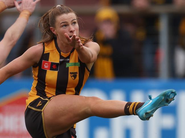 MELBOURNE, AUSTRALIA - OCTOBER 19: Aileen Gilroy of the Hawks kicks a goal during the round eight AFLW match between Hawthorn Hawks and Greater Western Sydney Giants at Kinetic Stadium, on October 19, 2024, in Melbourne, Australia. (Photo by Daniel Pockett/Getty Images)