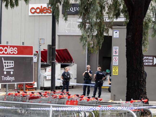 MELBOURNE, AUSTRALIA - NewsWire Photos - 14 FEBRUARY, 2025: Homicide Squad Investigators are seen at the scene of a stabbing at Lynbrook Village Shopping Centre. Picture: NewsWire / Diego Fedele