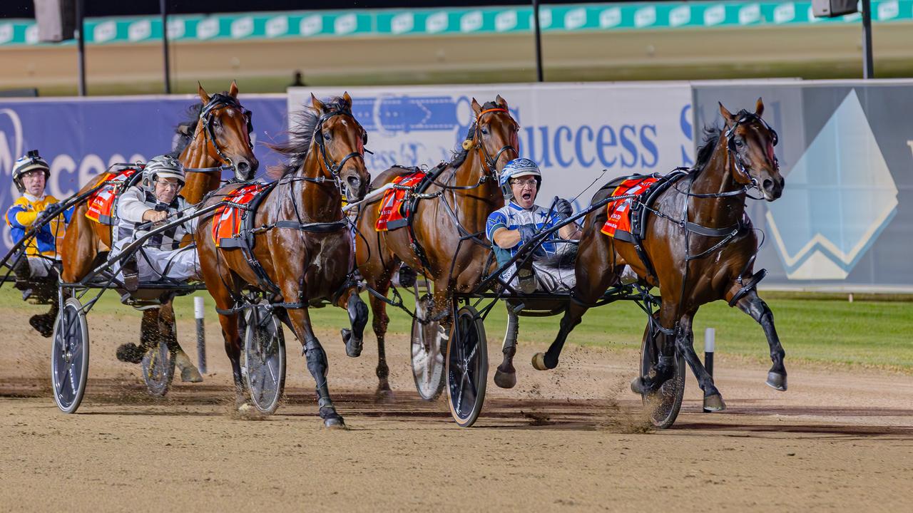 Don Hugo (right) holds off Leap To Fame to win the 2025 Miracle Mile at Menangle. Picture: Club Menangle / PacePix