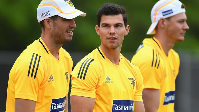 Ben Stratton chats to Jaeger O'Meara at Hawthorn training at Waverley Park.