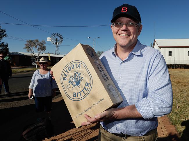 ScoMo likes a beer, apparently. Picture: Alex Ellinghausen