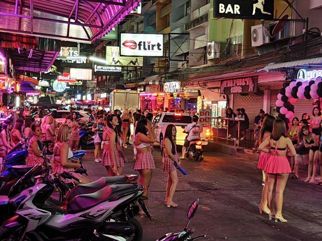 Thai women standing on the street outside a bar in Pattaya, Thailand. (iStock)