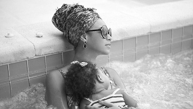 Beyonce Relaxes With Blue Ivy While On Break From The Mrs Carter Show World Tour Au 4025